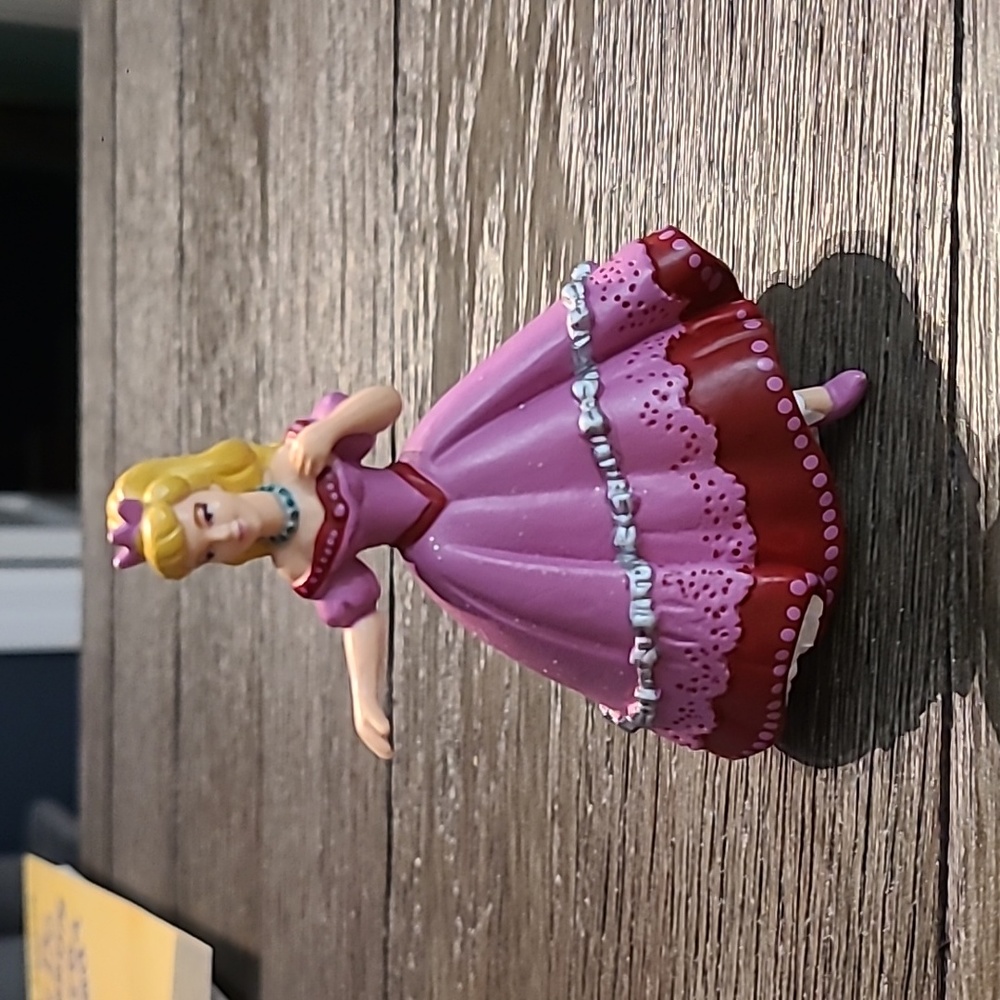 Princess Figurines - Picture 2 of 7